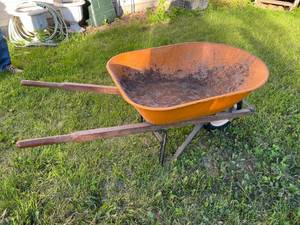 lot 14 image: Wheelbarrow