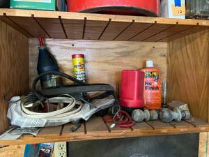 lot 18 image: Contents of Shelf