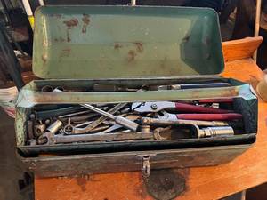 lot 19 image: Tool Box & Contents
