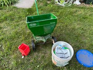 lot 24 image: Scotts Rotary Spreader, Hand Spreader & Fertilizer