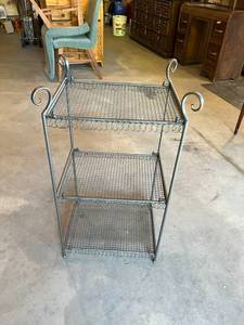 lot 131 image: Metal Shelving Unit