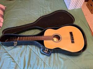 lot 142 image: Guitar & Case