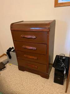 lot 144 image: 4 Drawer Dresser