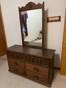 lot 152 image: 6 Drawer Dresser with Mirror