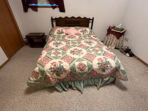 lot 156 image: Queen Size Bed