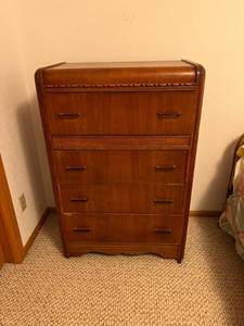 lot 157 image: 4 Drawer Dresser