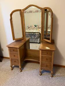 lot 160 image: Antique Makeup Vanity