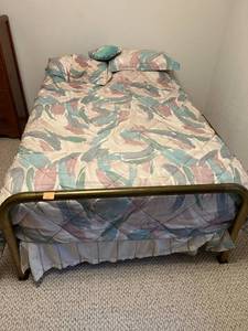 lot 161 image: Full Size Bed