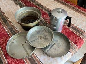 lot 208 image: Vintage Cookware