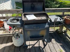 lot 213 image: Char-Broil Grill & Propane Tank