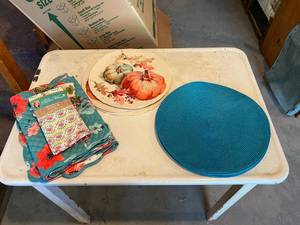 lot 219 image: Tableware