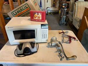 lot 220 image: Microwave, Knife Sharpener, Chopper & Slicer