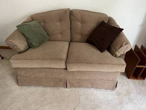 lot 162 image: Loveseat