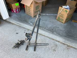 lot 45 image: Auto Jacks