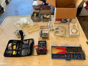lot 48 image: Testers & Electrical Supplies