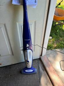 lot 54 image: Dust Buster Cordless Floor Vac