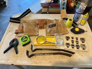 lot 61 image: Tool Belt, Chalk Line & Chalk & Tools