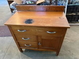 lot 69 image: Chest of Drawers