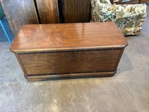 lot 70 image: Caswell-Runyan Cedar Chest