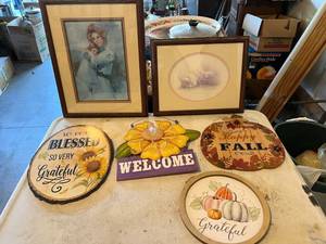 lot 94 image: Home Decor