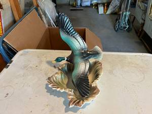 lot 97 image: Vintage Lane & Co Duck Artwork P-1008