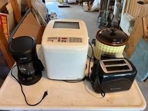 lot 112 image: Small Kitchen Appliances