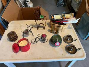 lot 117 image: Candles & Candleholders