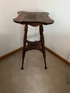 lot 164 image: Antique PlantLamp Stand