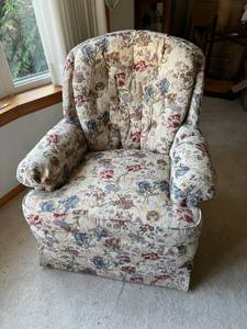 lot 171 image: SwivelRocker Chair