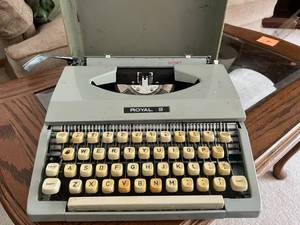 lot 179 image: Royal Typewriter