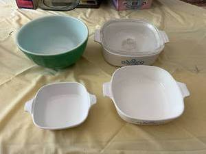 lot 194 image: Pyrex Bowl & Corning Ware