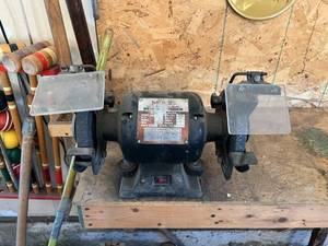 lot 30 image: Bench Grinder