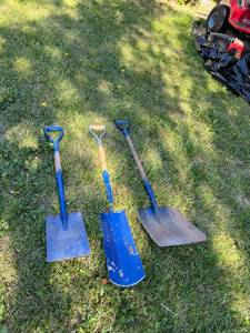 lot 35 image: Shovels