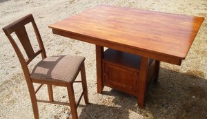 lot 208 image: Table with 8 Chairs.
