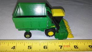 lot 99 image: John Deere Combine