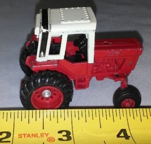 lot 165 image: International Harvester Tractor