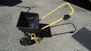lot 237 image: Fertilizer Spreader