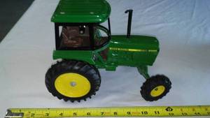 lot 284 image: John Deere 2550 Tractor