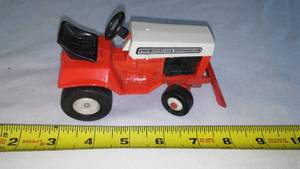lot 285 image: Allis Chalmers Garden Tractor