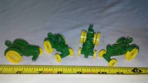 lot 293 image: (4) John Deere Steel Wheel Version Tractors