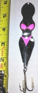 lot 324 image: Perfect For The Tackle Box