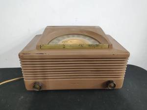 Vintage Phil Co. Radio