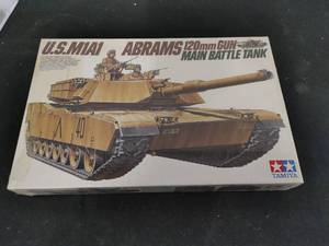 Tamiya 135th Size Scale M1A1 Abrams 120mm Gun Main Battle Tank Model