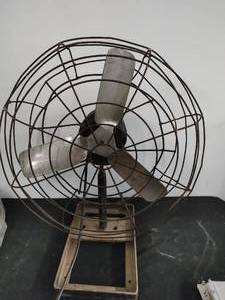 Old Metal Blade Westinghouse Fan