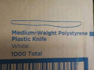 Case of 1000 Medium White Knives...