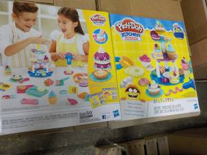 2 Play Doh Kitchen Creations...
