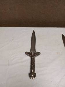 ASSORTMENT OF KNIVES