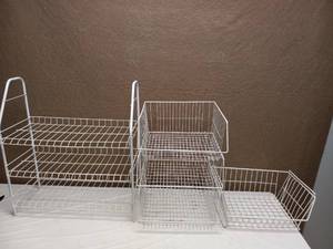 (3) WHITE WIRE BASKET