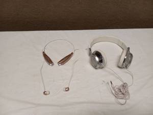 (2) HEADPHONES