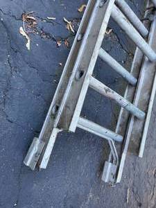 lot 63 image: 32 Foot Extension Ladder